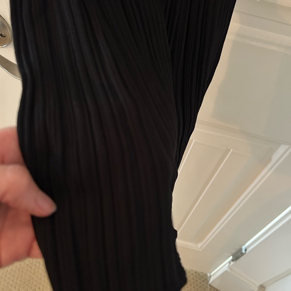 H&M Stretchy Ribbed Black Sqaureneck Dress Size Small NWT - Picture 3 of 4